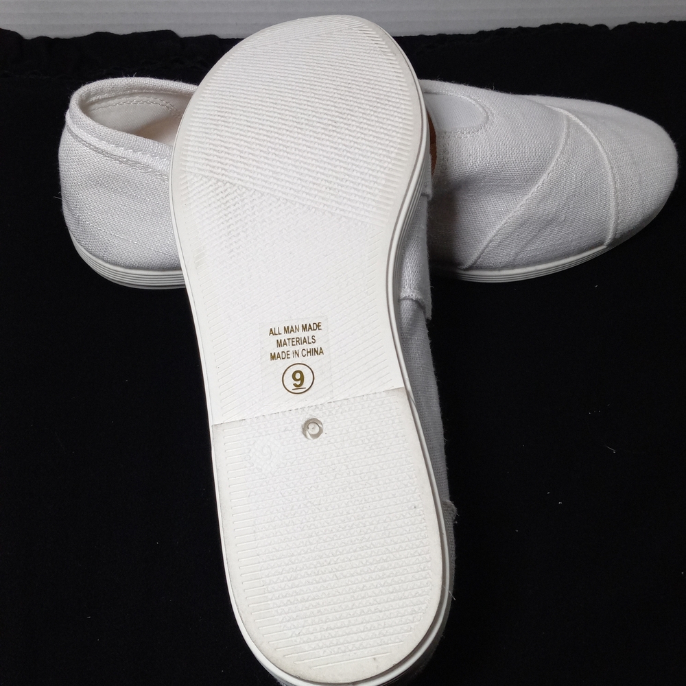 Soda Women's White Canvas Loafers Size 9 - Picture 4 of 7